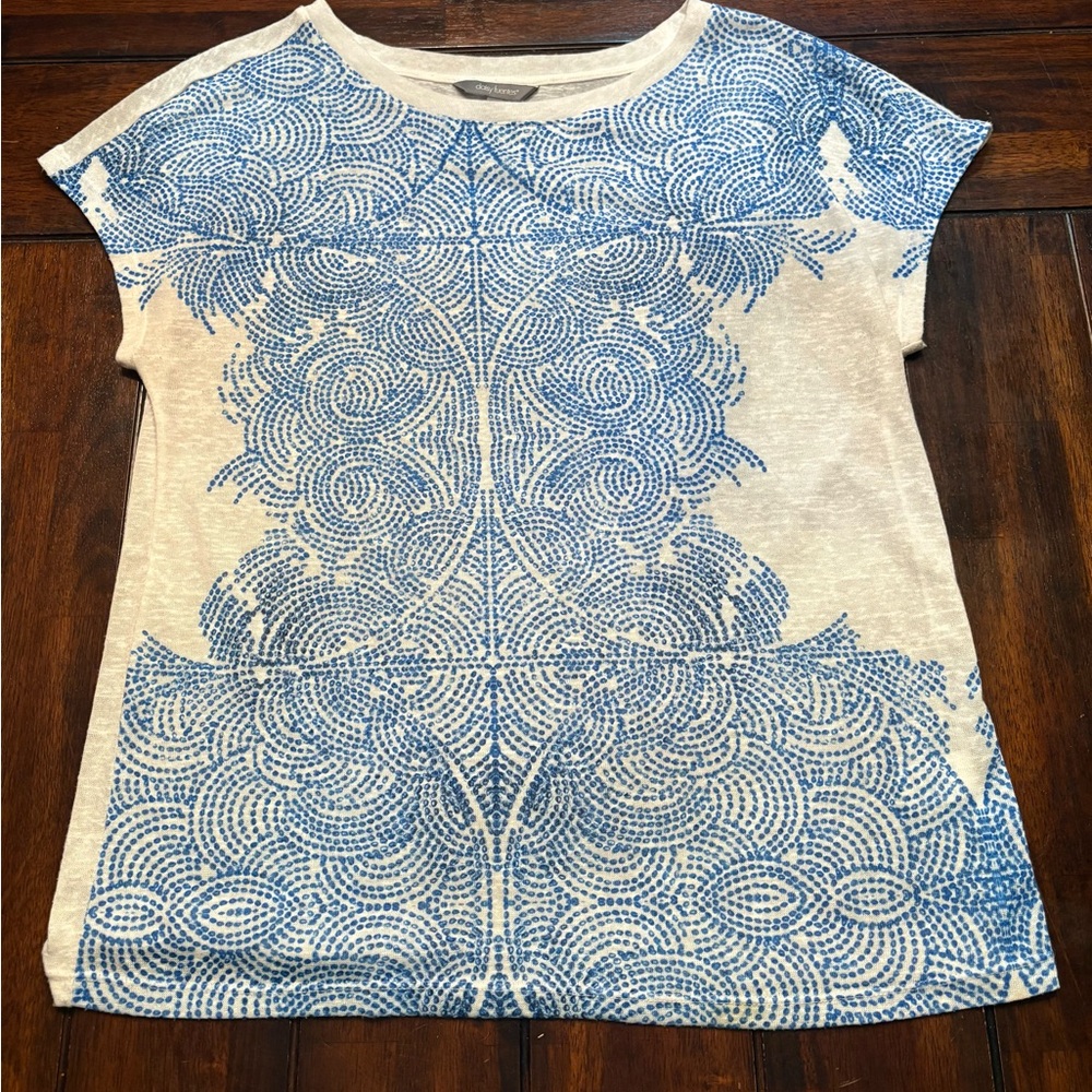 Daisy Fuentes Blue and White Patterned Short Sleeve Top Size L